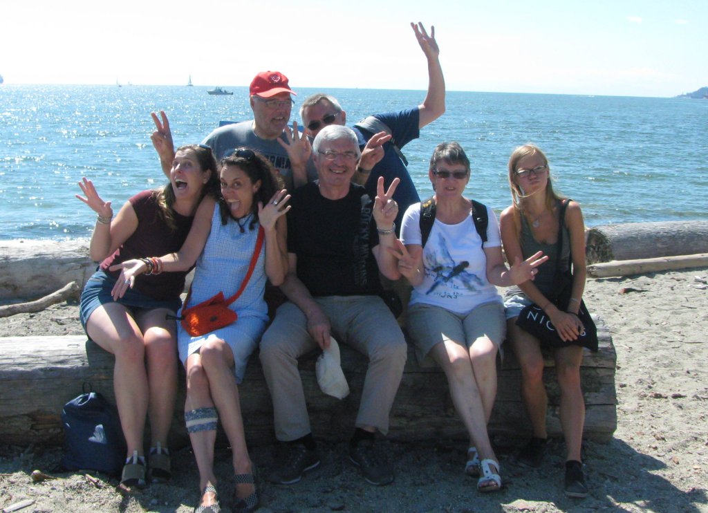 Dunderave, West Vancouver willing tourists!